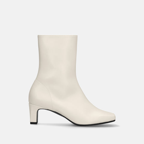 60%OFF:ワイドスクエアトゥ ショートブーツ(5400)エクリュ/mamian(マミアン)