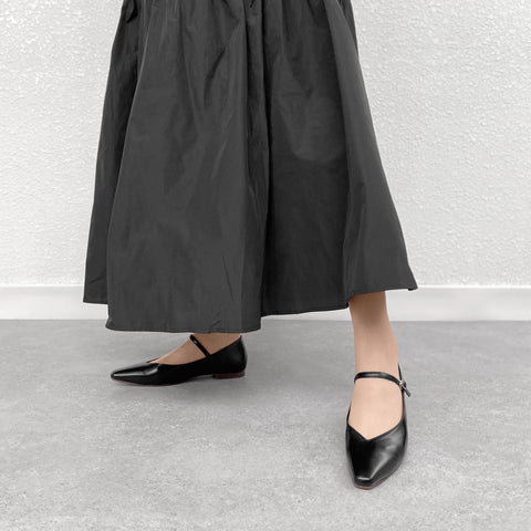 ラストワン40%OFF:甲ストラップ付き Vカットフラットシューズ(m18013)ブラック/mamian(マミアン)