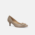 予約：2026AW：ポインテッドトゥ バックル パンプス（m55224）グレージュ/mamian（マミアン）